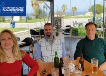 Ενδιαφέρουσα συνάντηση με τον Κώστα Αποστόλου, συλλέκτη σπάνιων απολιθωμάτων και αρτιγόνων, Έκθεση Θαλασσίου Κόσμου, κτίριο ΟΤΕ, Ραφήνα